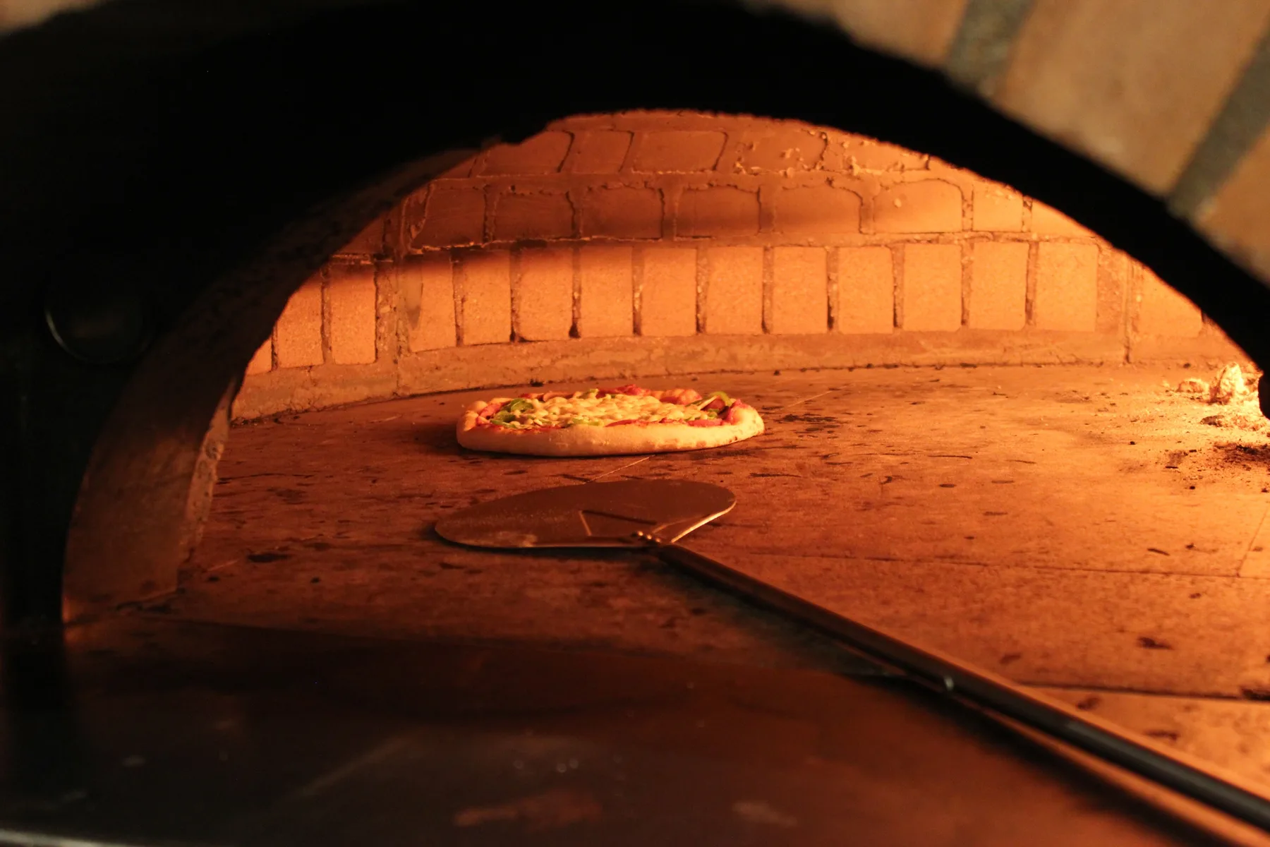 Pizza enfournée au four à bois, Pizza Richelieu