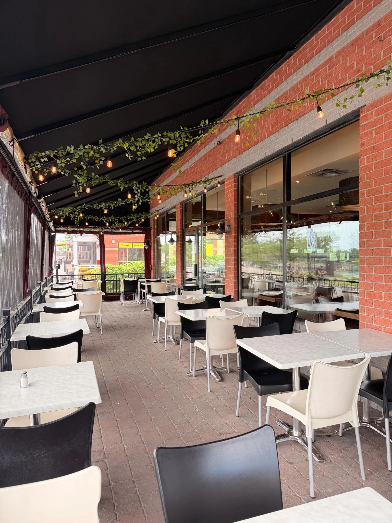 Terrasse couverte de Pizza Richelieu, Vieux Saint-Jean-sur-Richelieu